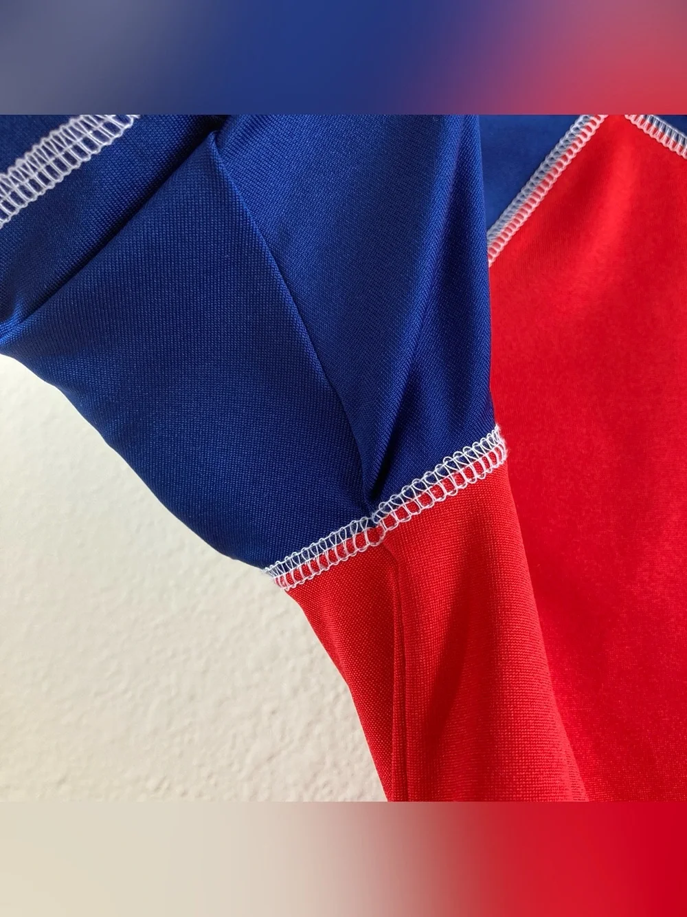 KIMU Surf Kids Rash Guard Swim Shirt Size 10/12 Red Blue Shark